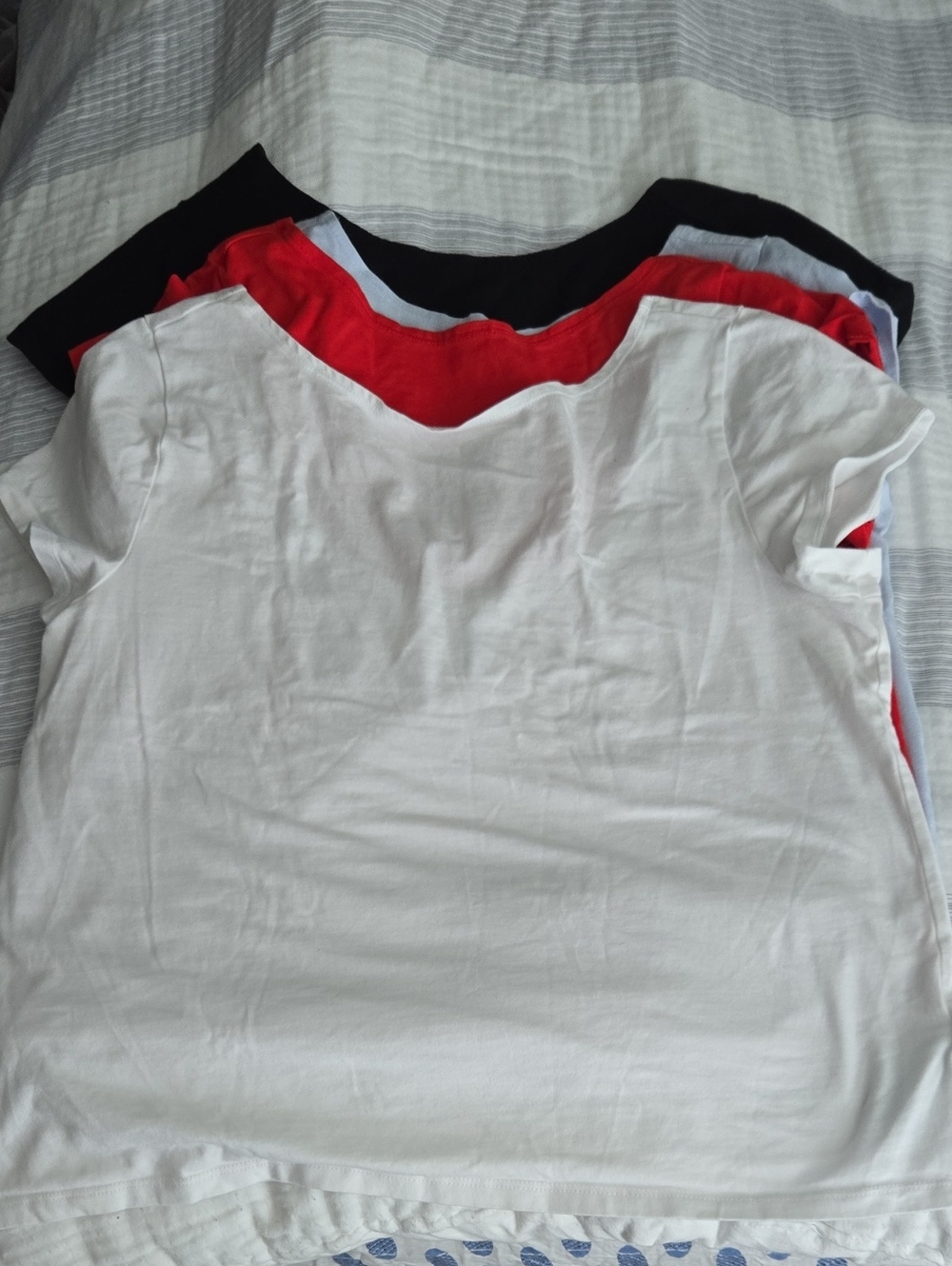 GAP Balerina Tee Lot Of 4 in Red, Light Blue, Black, White